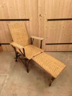 Chaise longue / Transat de vintage en rotin et osier tressé