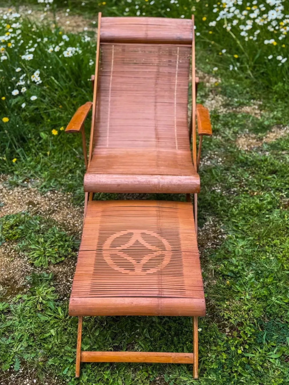 Chaise longue vintage en bambou japonais et repose-pieds