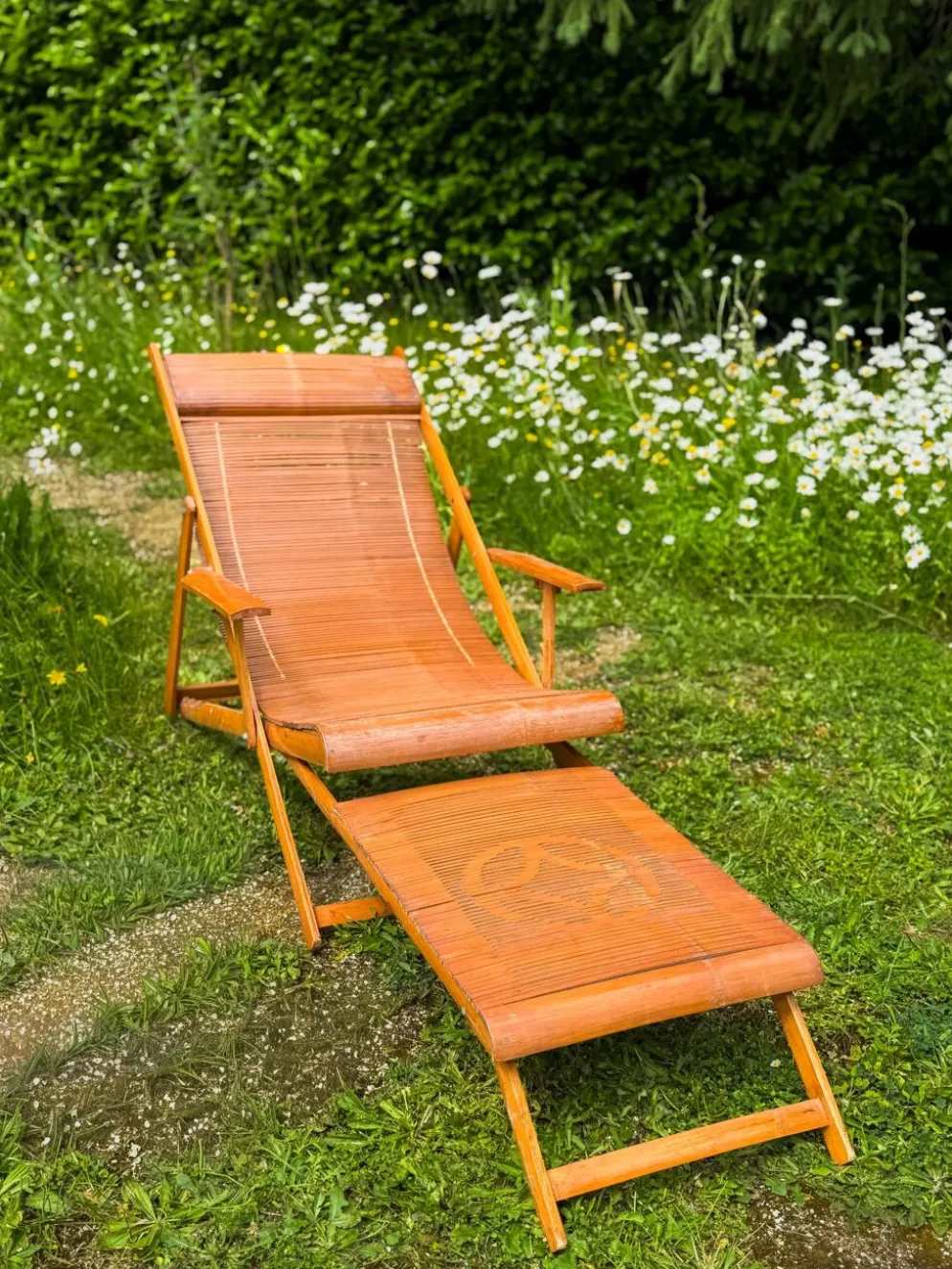 Chaise longue vintage en bambou japonais et repose-pieds