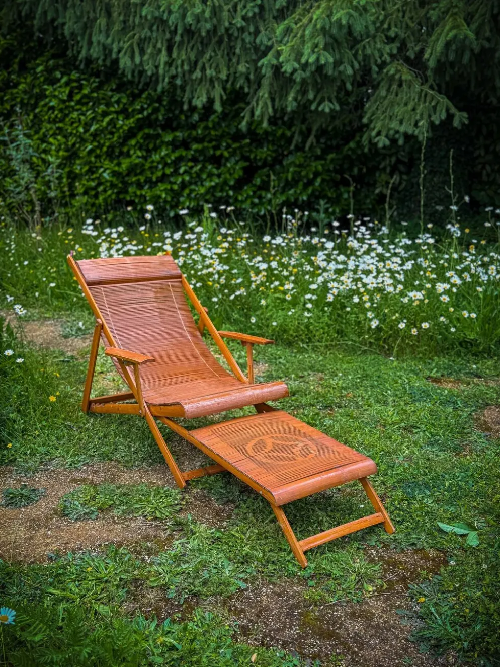 Chaise longue vintage en bambou japonais et repose-pieds