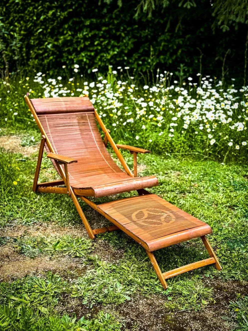 Chaise longue vintage en bambou japonais et repose-pieds