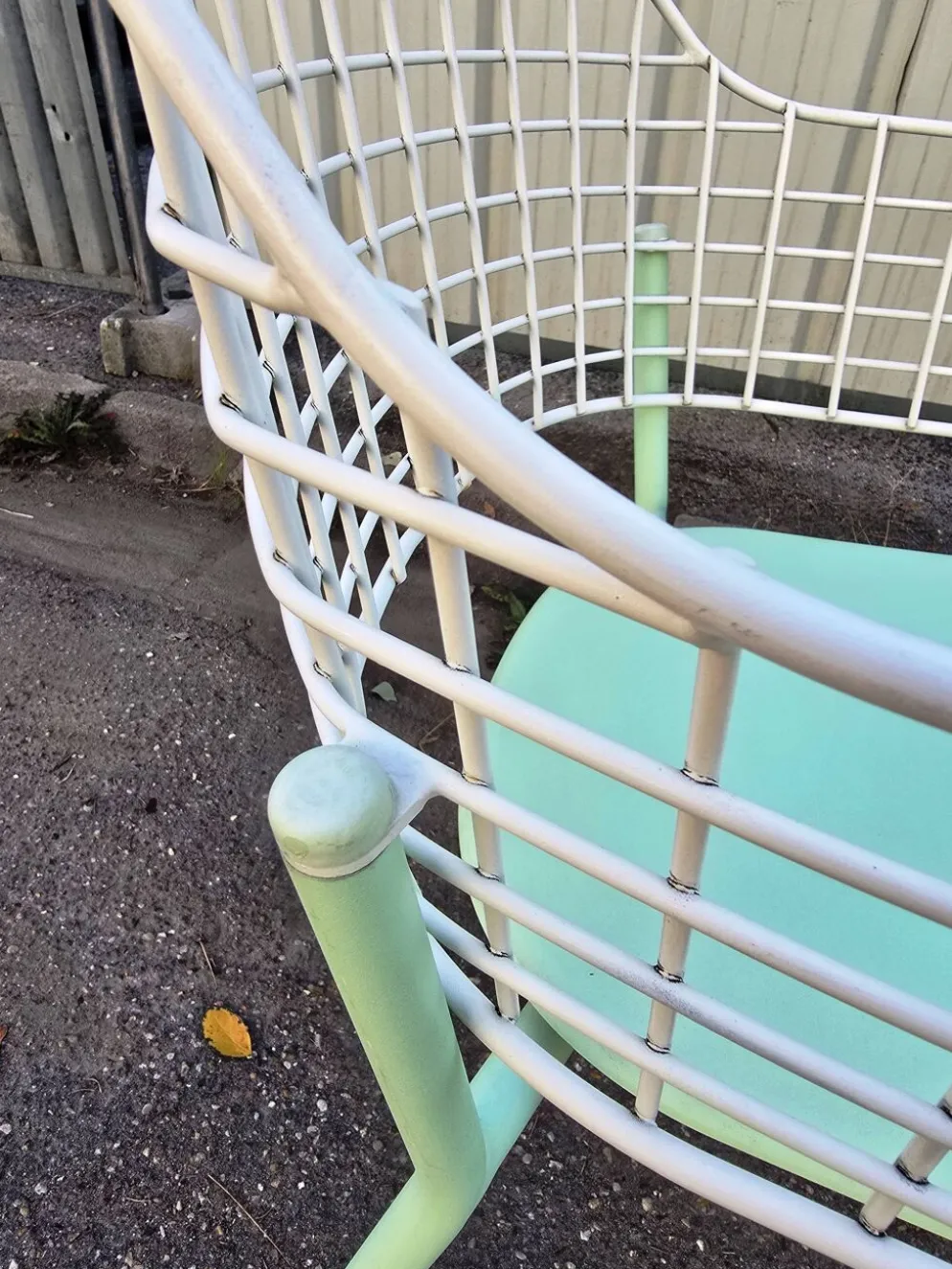 Chaise Lyze, EMU
