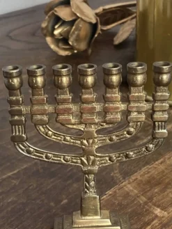 Chandelier, menorah à sept branches, en laiton