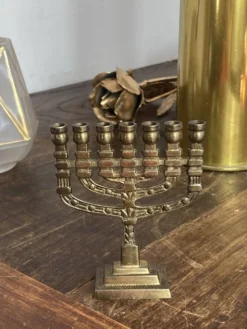 Chandelier, menorah à sept branches, en laiton
