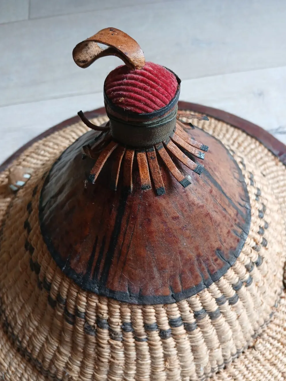 Chapeau africain ancien artisanal
