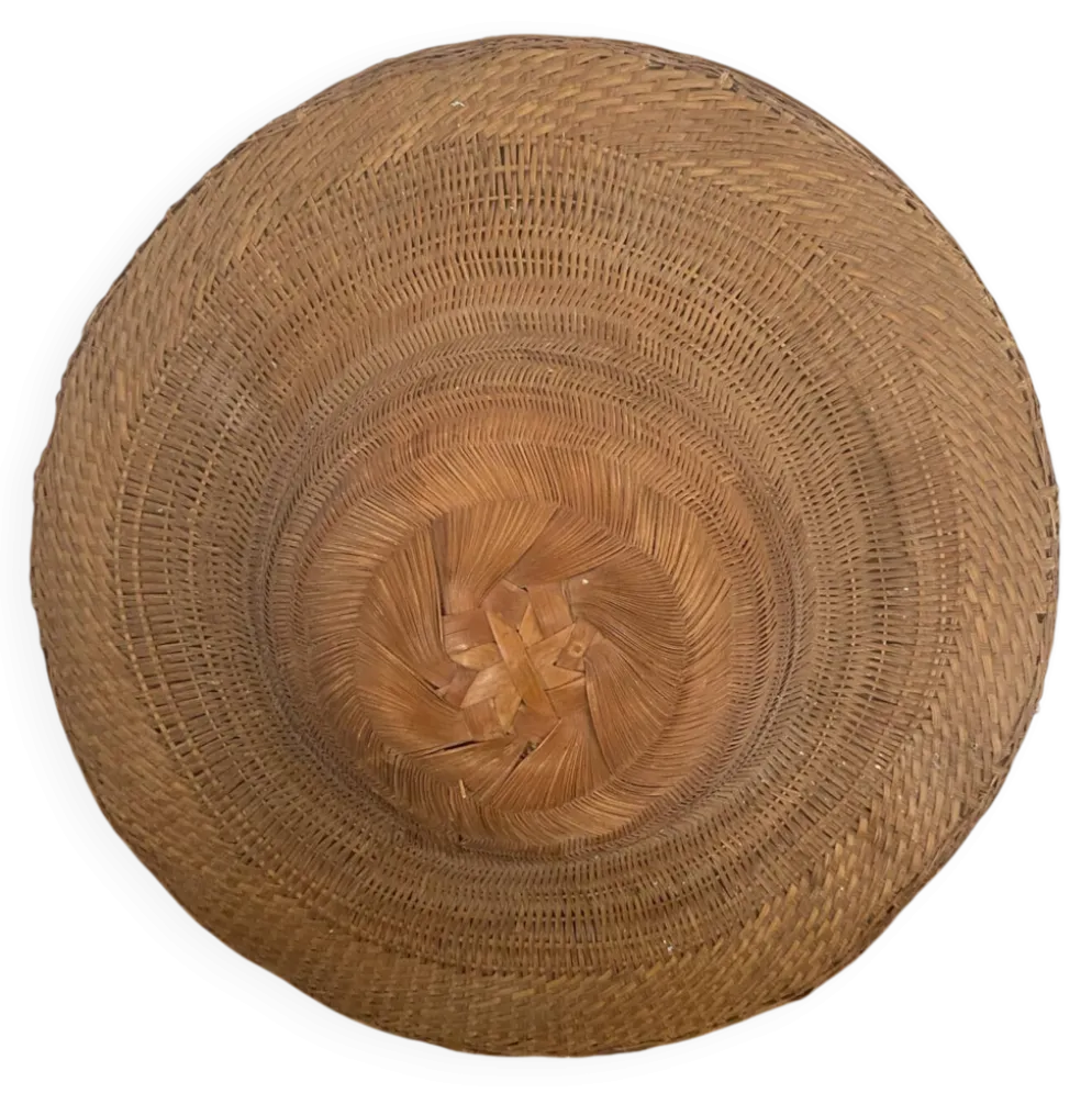 Chapeau asiatique ancien de décoration.