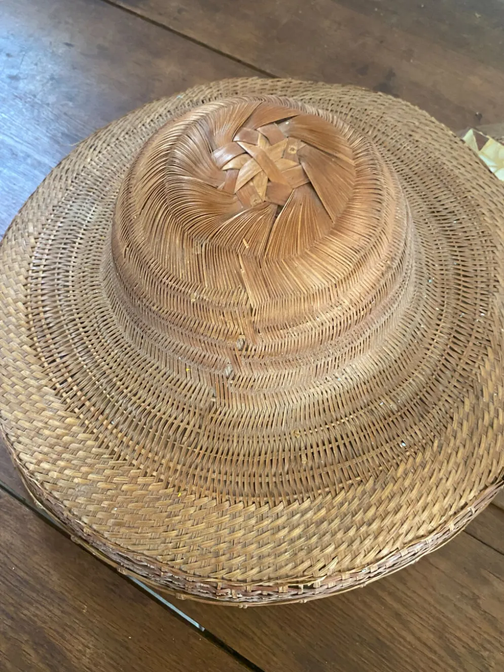 Chapeau asiatique ancien de décoration.