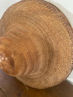 Chapeau asiatique ancien de décoration.