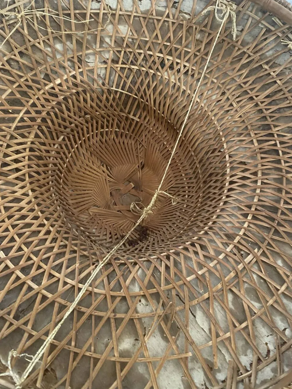 Chapeau asiatique ancien de décoration.