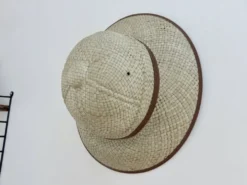 Chapeau, casque colonial, en osier, décoration murale, années 60 70