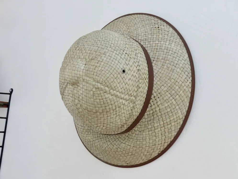 Chapeau, casque colonial, en osier, décoration murale, années 60 70