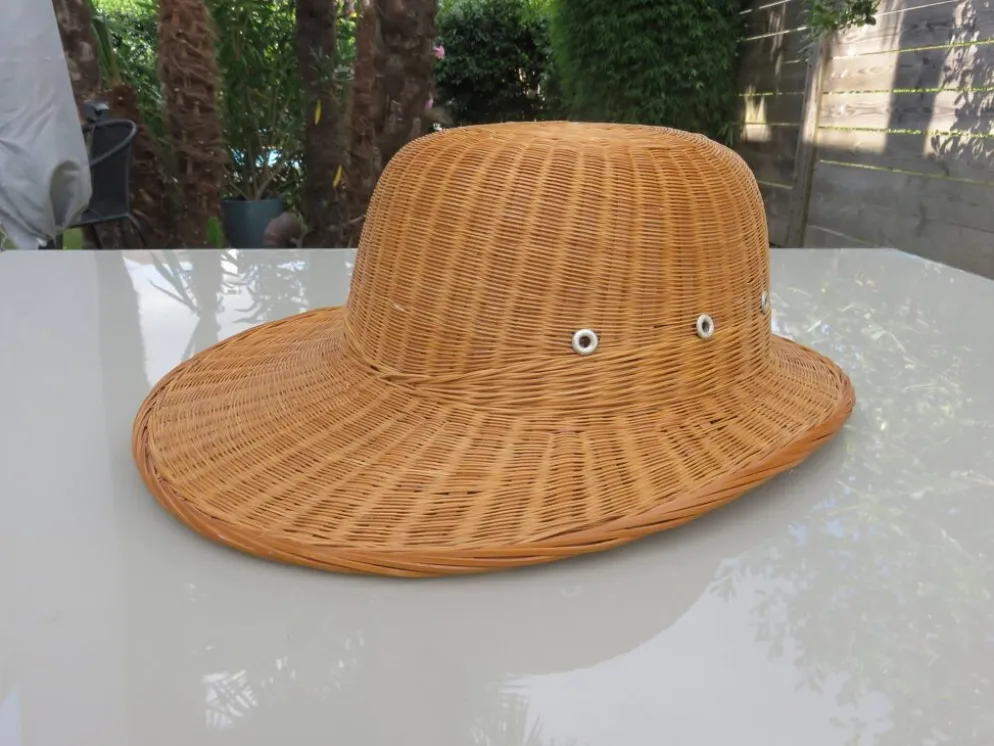 Chapeau, casque colonial, en rotin, osier, décoration murale, 1960 - 1970