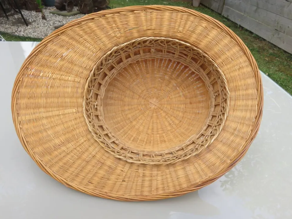 Chapeau, casque colonial, en rotin, osier, décoration murale, 1960 - 1970