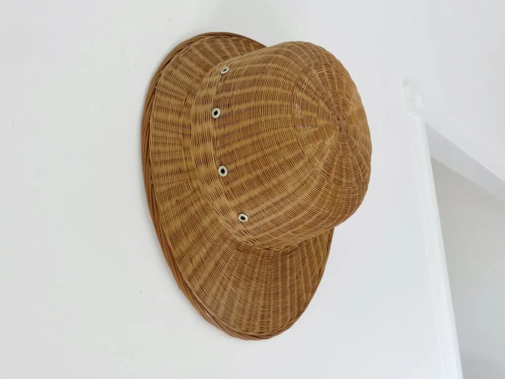 Chapeau, casque colonial, en rotin, osier, décoration murale, 1960 - 1970