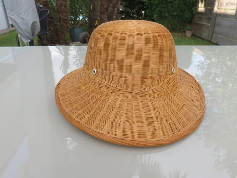 Chapeau, casque colonial, en rotin, osier, décoration murale, 1960 - 1970