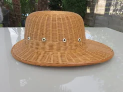 Chapeau, casque colonial, en rotin, osier, décoration murale, 1960 - 1970