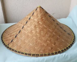 Chapeau chinois en paille