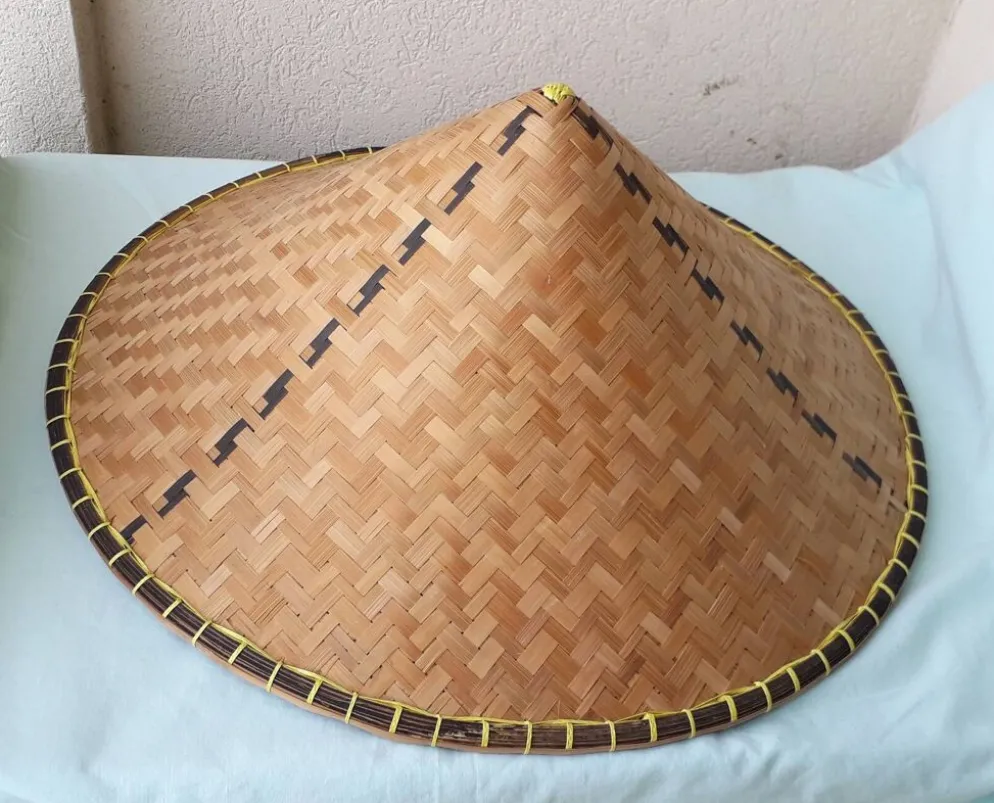Chapeau chinois en paille