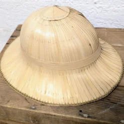 Chapeau colonial en fibres tressées
