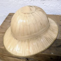 Chapeau colonial en fibres tressées