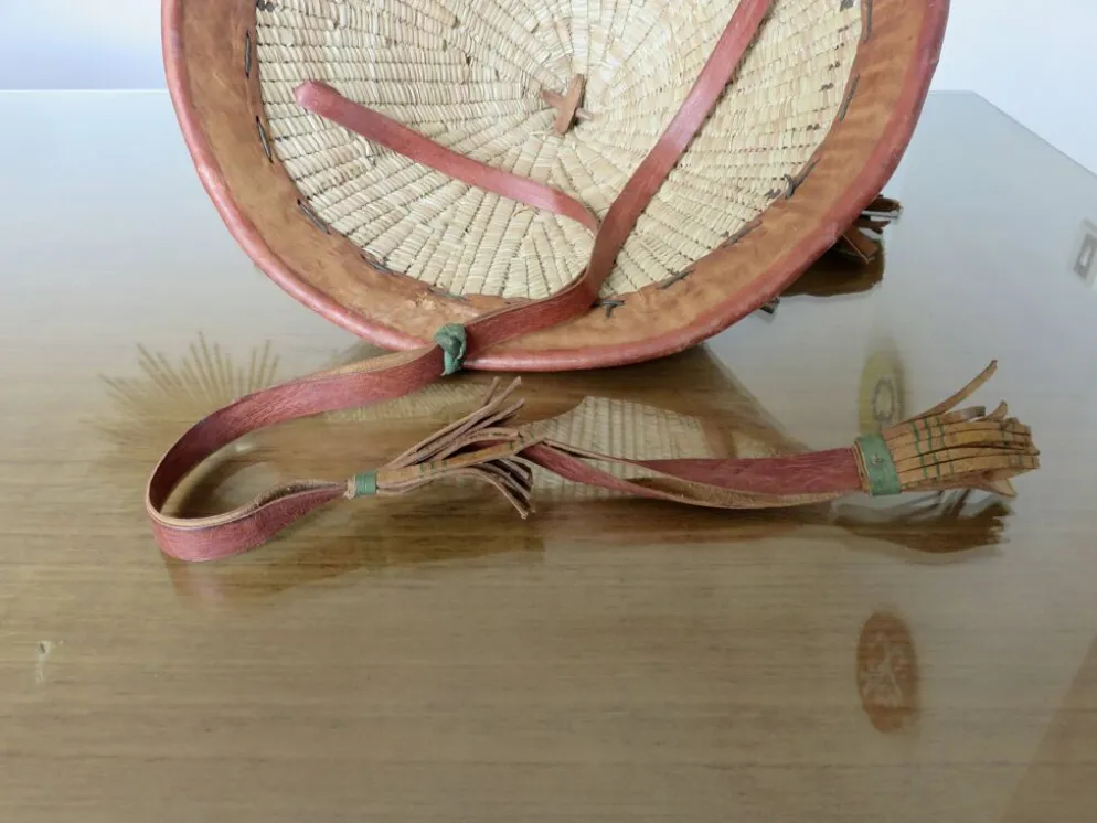Chapeau conique africain, Fulani, en cuir et corde tressée, année 1900