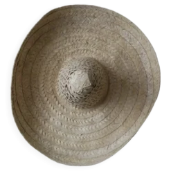 Chapeau paille osier tressé main objet décoration ethnique sombrero fabrication artisanale