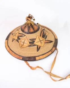 Chapeau traditionnel peul ou Tengaade fabriqué à partir de matériaux naturels d'Afrique