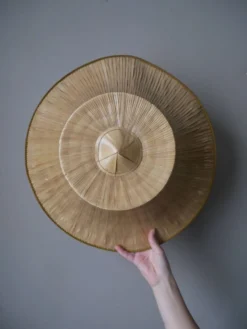 Chapeau traditionnel thaïlandais objet de décoration fabrication artisanale asie artisanat