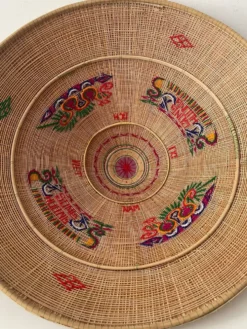Chapeau vietnamien brodé