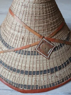 2 chapeaux africains anciens