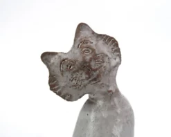 Chat gris blanc en céramique, pièce unique de céramiste, années 70