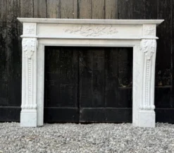 Cheminée de style Louis XV en marbre de Carrare, vers 1980