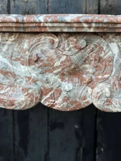 Cheminée de style Louis XV en marbre gris des Ardennes, vers 1880