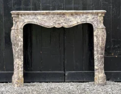 Cheminée de style Louis XV en marbre Brocatelle, vers 1880