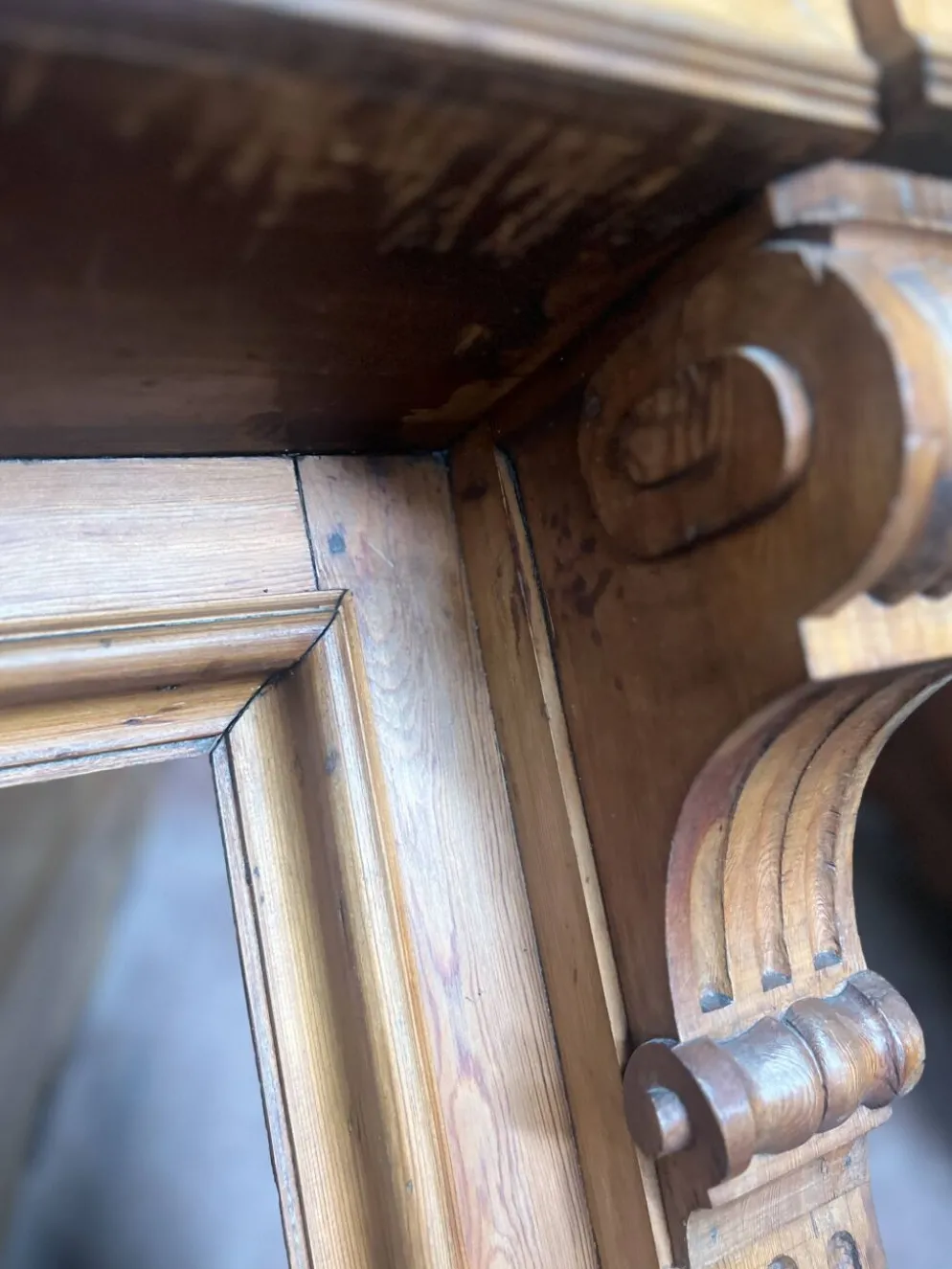 Cheminée de style Louis XVI en sapin massif XIX siècle