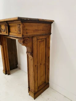 Cheminée de style Louis XVI en sapin massif XIX siècle