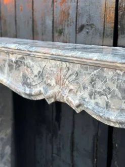 Cheminée de style régence en marbre gris des Ardennes vers 1900