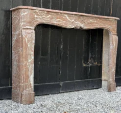 Cheminée Louis XV en marbre de Rance du XVIIIème siècle
