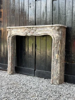 Cheminée Louis XV en marbre gris des Ardennes, XVIIIème siècle
