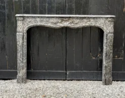 Cheminée Louis XV en marbre gris Saint-Anne, XVIIIème siècle