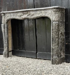 Cheminée Louis XV en marbre gris Saint-Anne, XVIIIème siècle