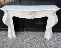 Cheminée Napoléon III en marbre blanc de Carrare, vers 1880