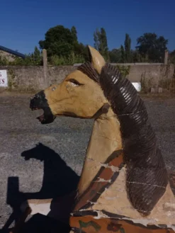 Cheval à bascule ancien