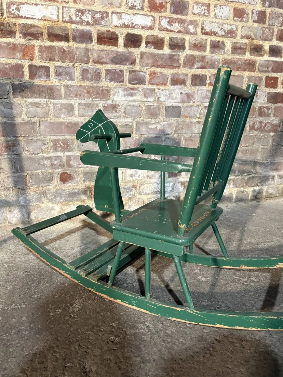 Cheval à bascule année 30 bois peint motif fleuri