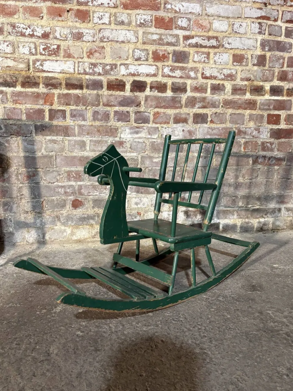 Cheval à bascule année 30 bois peint motif fleuri