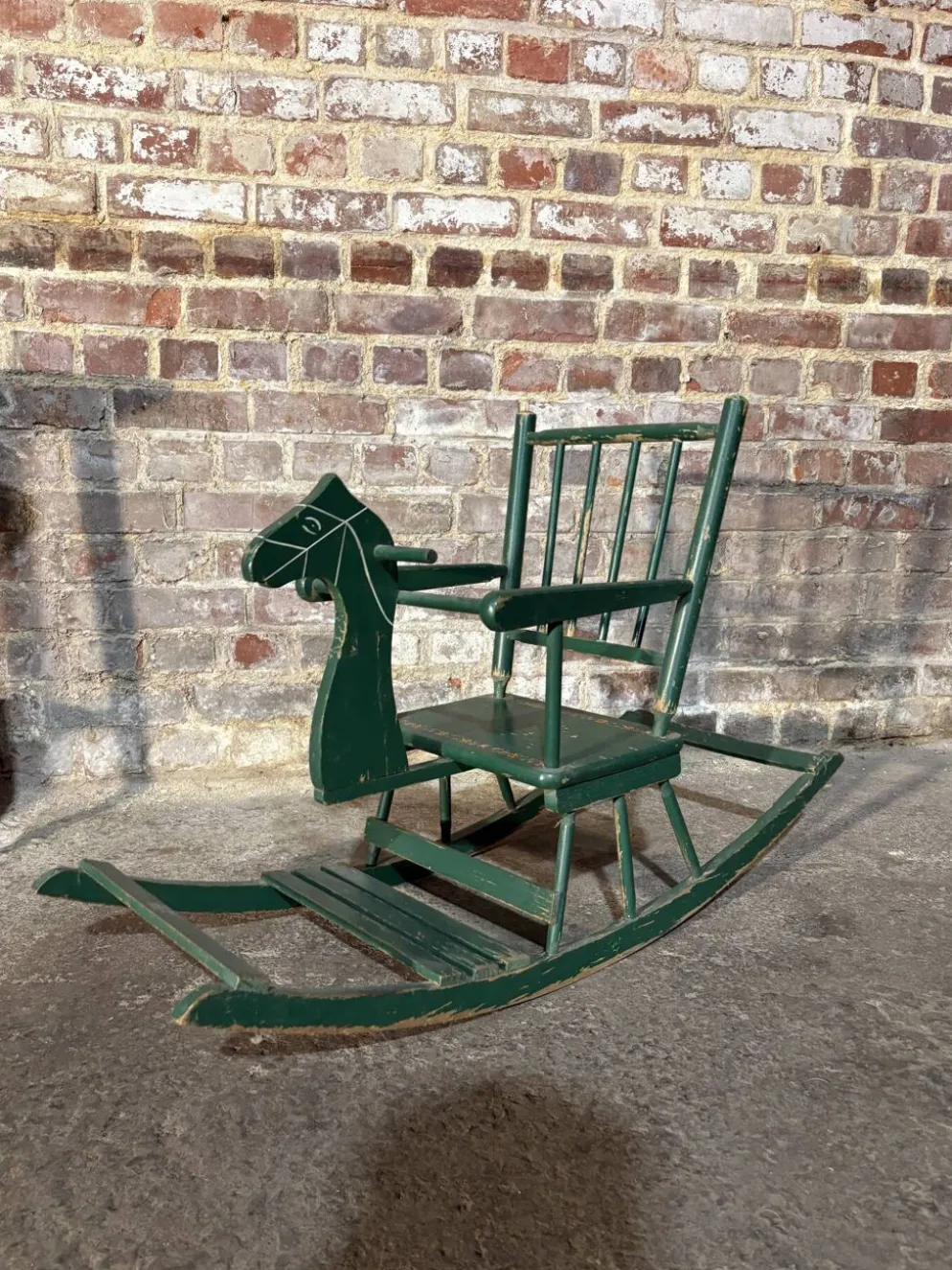Cheval à bascule année 30 bois peint motif fleuri