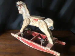 Cheval à bascule avec roulettes