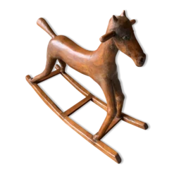 Cheval à bascule en bois