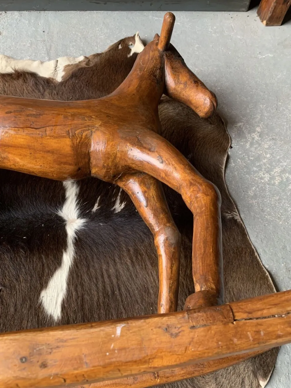 Cheval à bascule en bois