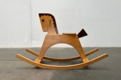 Cheval à bascule en bois du milieu du siècle, années 1960